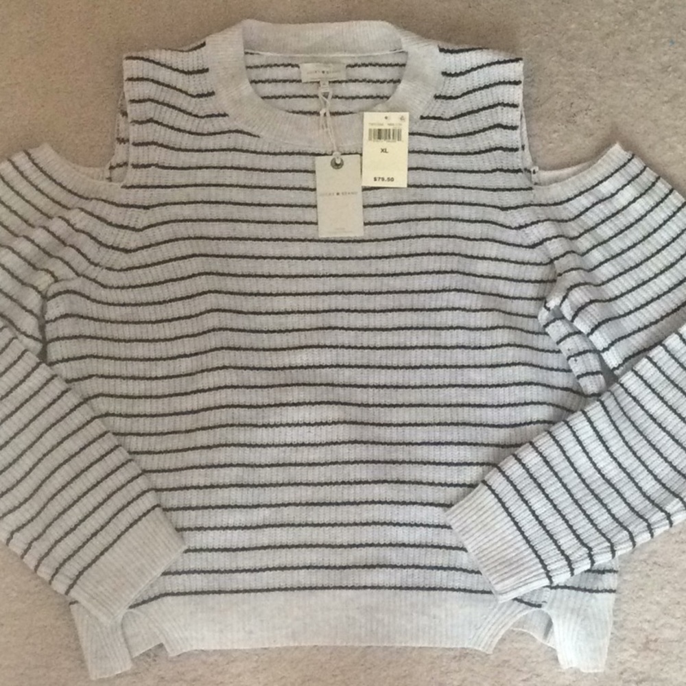 🆕LUCKY BRAND shoulder cutout gray striped sweater - Picture 2 of 5